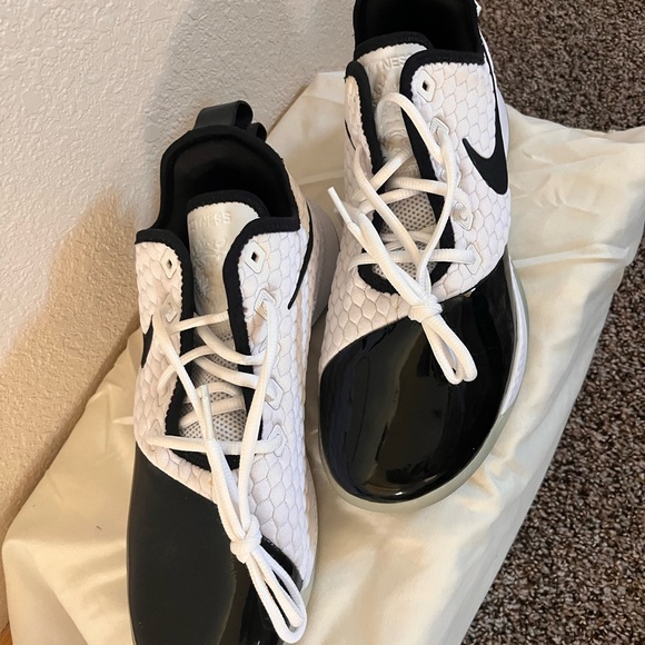 Nike LeBron Witness 3 Sneakers Black and White - Picture 2 of 7